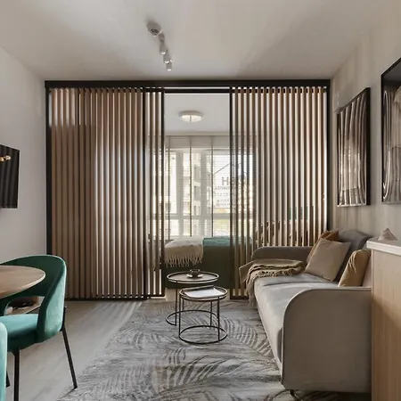 Glow Apartments, Slaska 12 *