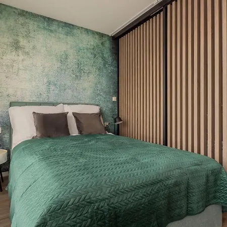 Glow Apartments, Slaska 12 *