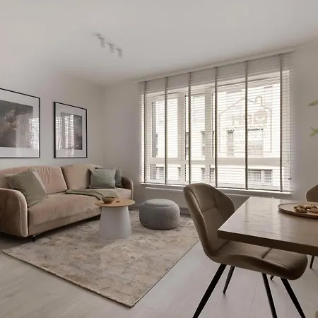 Glow Apartments, Slaska 12 *