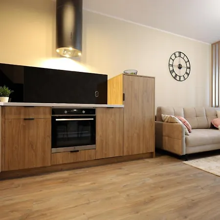 Glow Apartments, Slaska 12 *