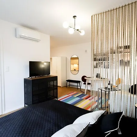 Glow Apartments, Slaska 12 *