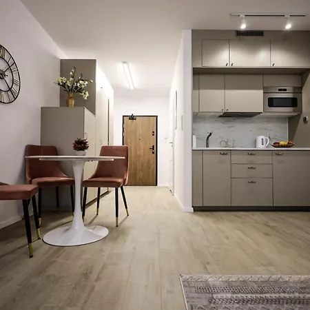 Glow Apartments, Slaska 12