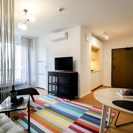 Glow Apartments, Slaska 12