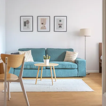 Glow Apartments, Slaska 12 *