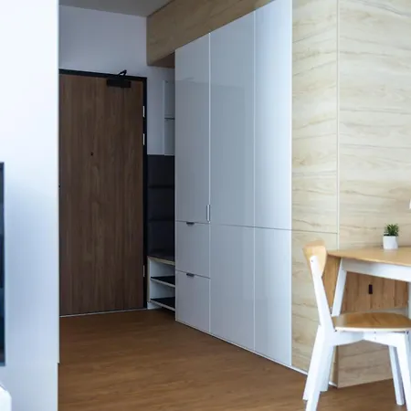 Glow Apartments, Slaska 12