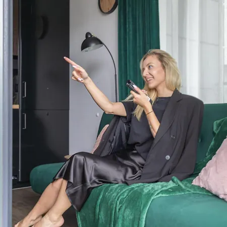 Glow Apartments, Slaska 12 *