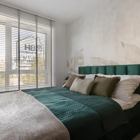 Glow Apartments, Slaska 12