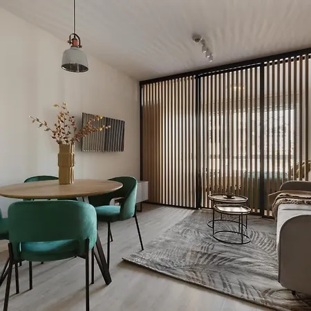 Glow Apartments, Slaska 12