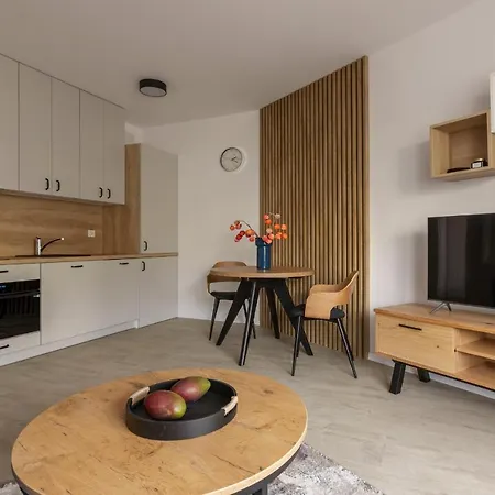 Glow Apartments, Slaska 12