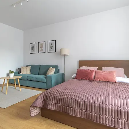 Glow Apartments, Slaska 12