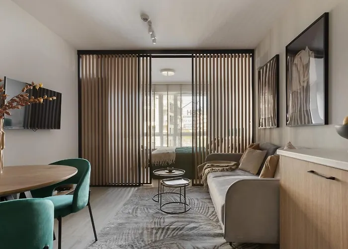 Glow Apartments, Slaska 12 *