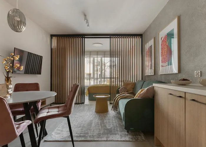 Glow Apartments, Slaska 12 *