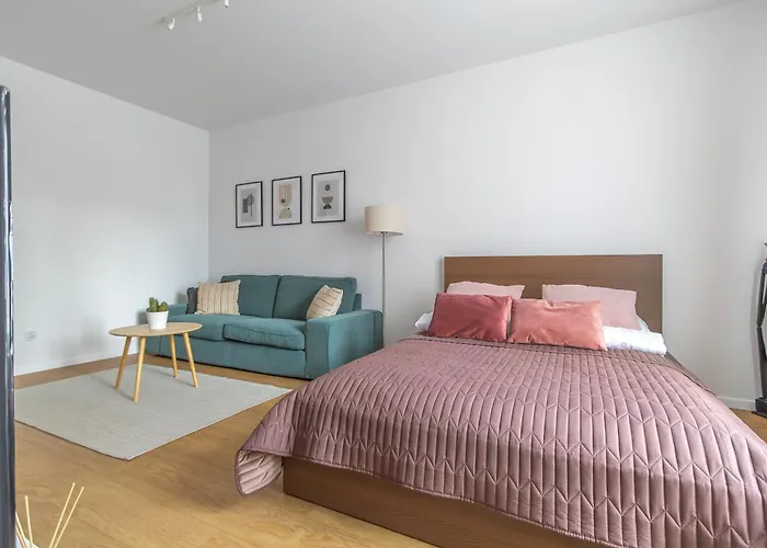 Glow Apartments, Slaska 12