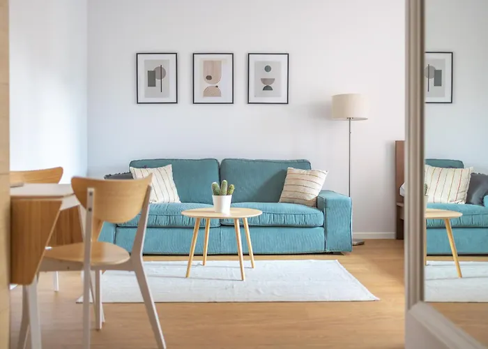 Glow Apartments, Slaska 12 *