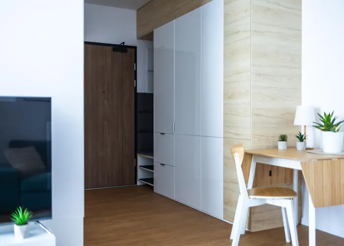 Glow Apartments, Slaska 12