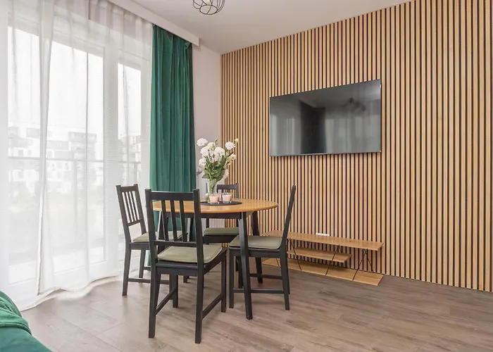 Glow Apartments, Slaska 12 *